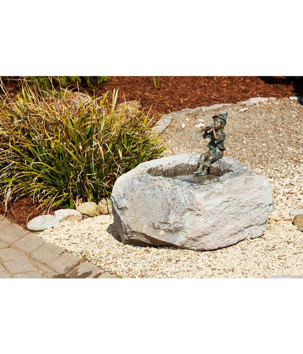 Rottenecker Granit-Trog Mit Bronze-Figur Antonio, Wasserspeiend 4 Rottenecker Granit-Trog Mit Bronze-Figur Antonio, Wasserspeiend – Bild 2