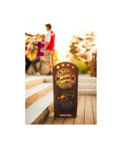 Ferrum FCB Feuerkorb Fans, Eckig, 40 X 40 X 85 Cm, Rost -Eleganter Garten 3161395 WE MO 003 FeuerkorbFeuerstelleFanFCBayernFCB