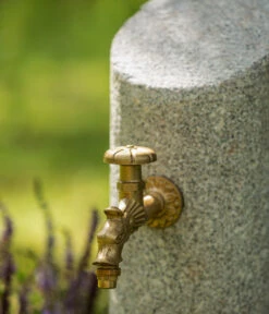 Dehner Granit-Wasserzapfsäule, Ca. Ø18/H100 Cm 13 Dehner Granit-Wasserzapfsäule, Ca. Ø18/H100 Cm -Eleganter Garten 4450565 WE DE 006 DehnerGranitWasserzapfsaeule