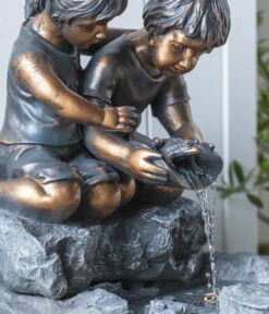 Dehner Polyresin-Gartenbrunnen Couple, Ca. H48 Cm -Eleganter Garten 6911093 WE DE 002 BrunnenCouple